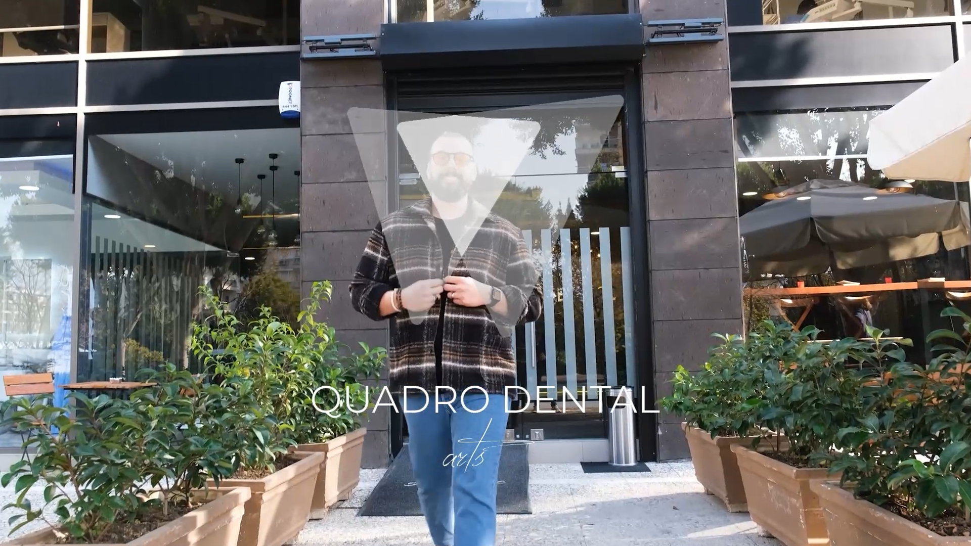 Entrance of Quadro Dental, a leading destination for affordable dental implants abroad compared to Helvetic Clinics.